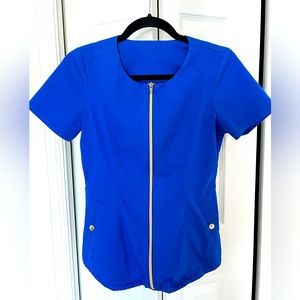 2 pocket Cute blue Jaanuu scrub top xs